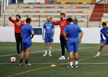 Los azulinos, en su trabajo en el campo federativo de La Espiguera.