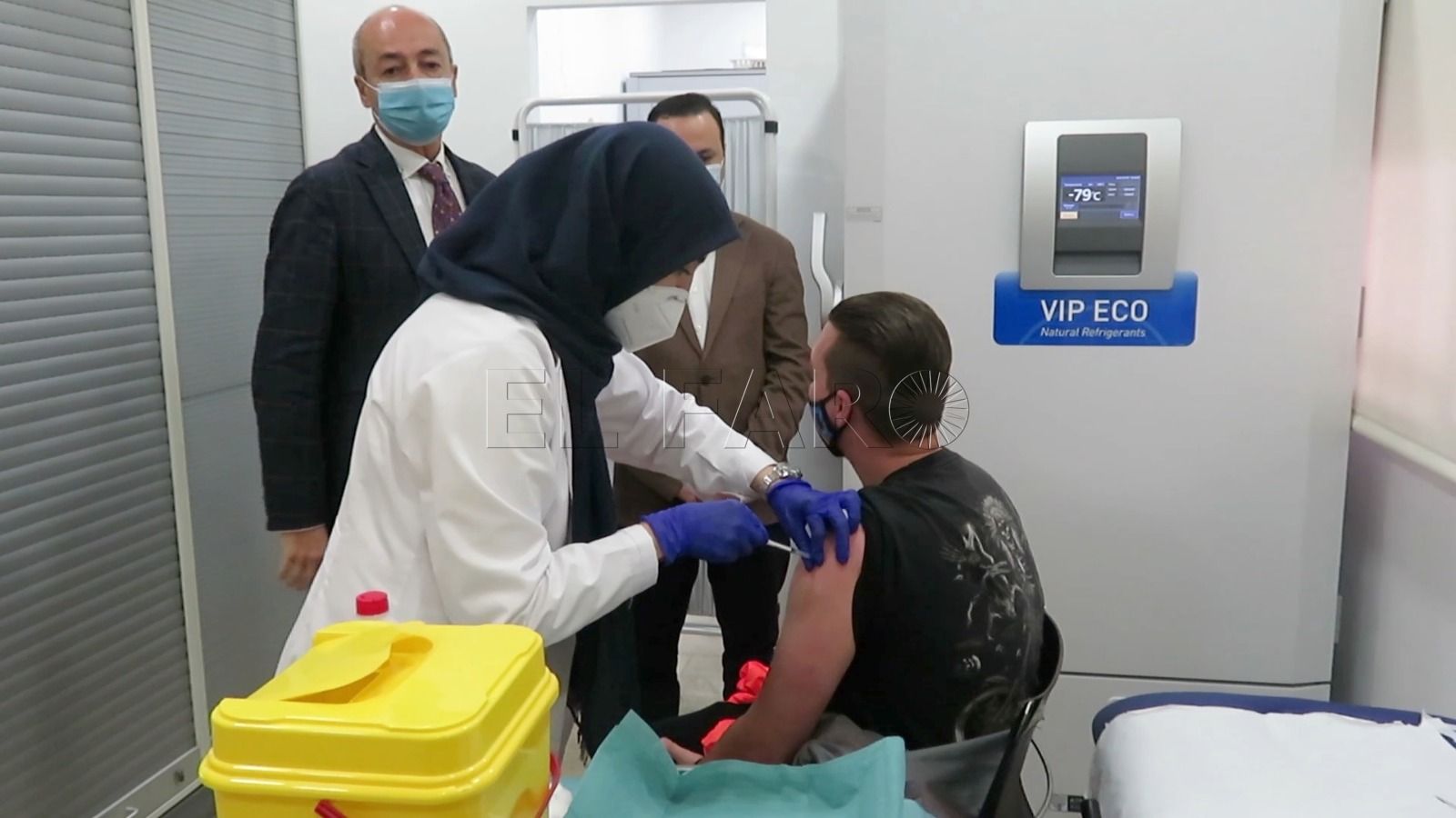 Médicos de Ceuta dicen que se ha vacunado a todo el personal no sanitario de las clínicas privadas