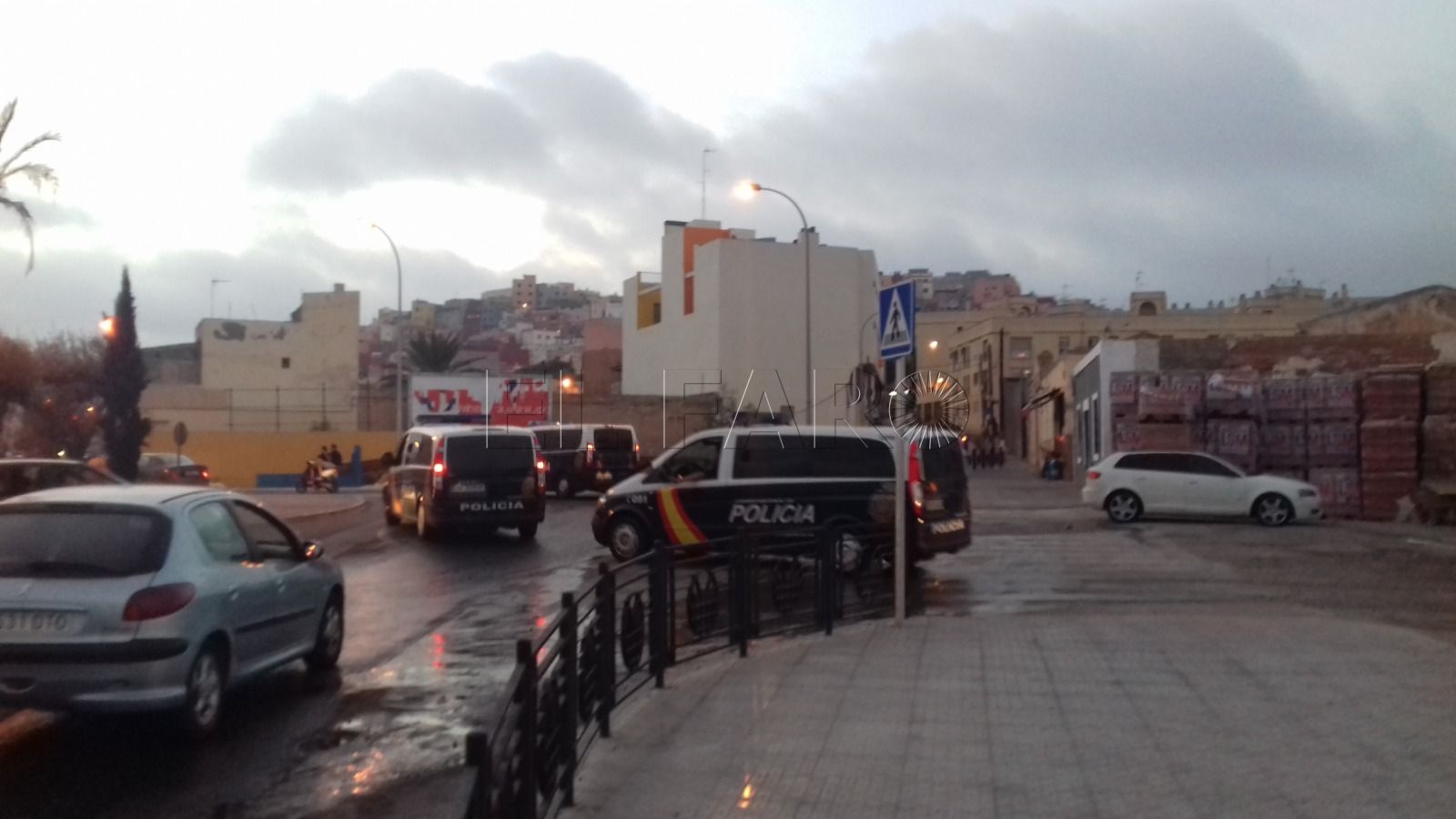 Localizan una nave en Las Palmeras con 13 personas consumiendo alcohol y cachimbas