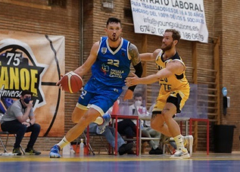 Misters, en el partido ante el Real Canoe.