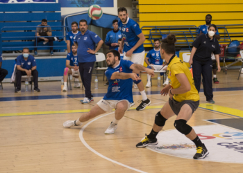 Salim Abdelkader observa atentamente uno de los lances del juego, en el primer partido de semifinales frente a la escuadra canaria.