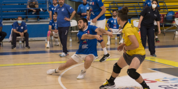 Salim Abdelkader observa atentamente uno de los lances del juego, en el primer partido de semifinales frente a la escuadra canaria.