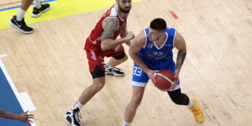 Njegoš Sikiraš en acción, durante el último encuentro disputado por la escuadra melillense en el ‘Javier Imbroda Ortiz’ frente al Real Murcia Baloncesto.