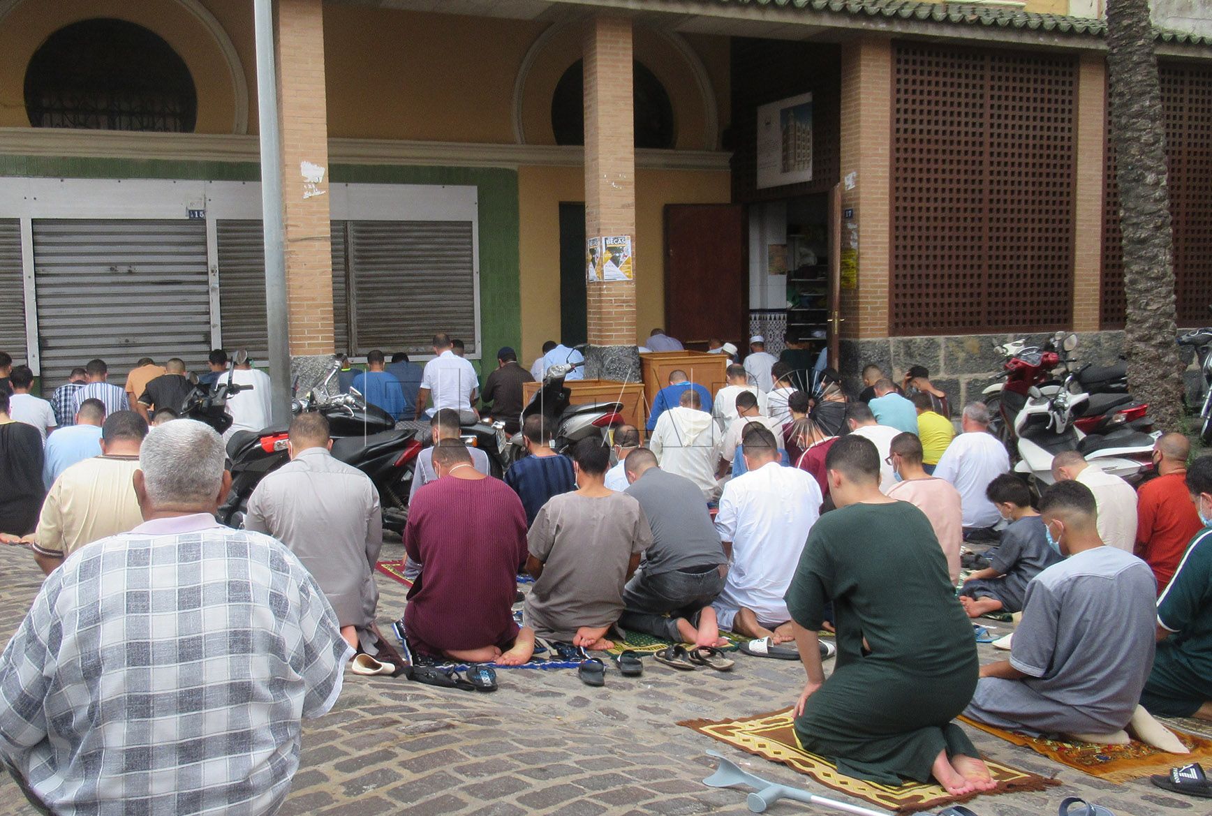 Las mezquitas tendrán autonomía para cerrar el viernes si hay mucha gente