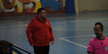 El técnico melillense se muestra orgulloso de sus jugadoras.