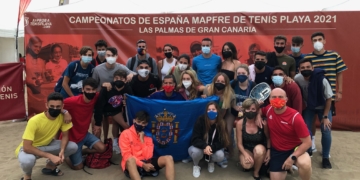 Parte de los expedicionarios melillenses que han rendido a un alto nivel en el Campeonato de España MAPFRE de Tenis Playa disputado en Gran Canaria.
