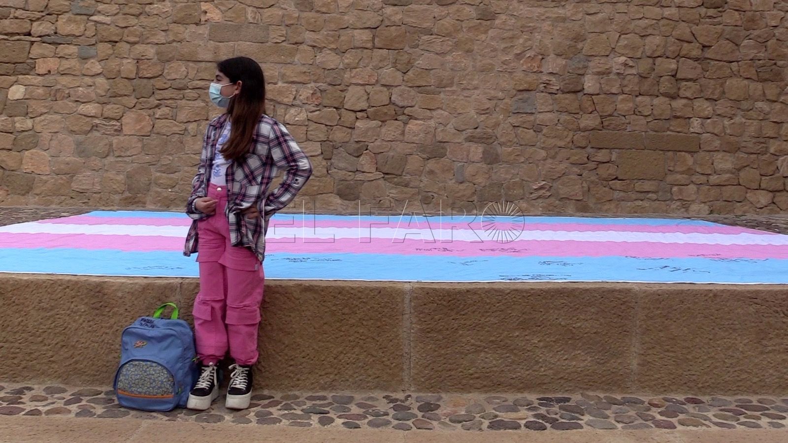 La bandera Trans hace escala en Melilla con el objetivo de exigir igualdad