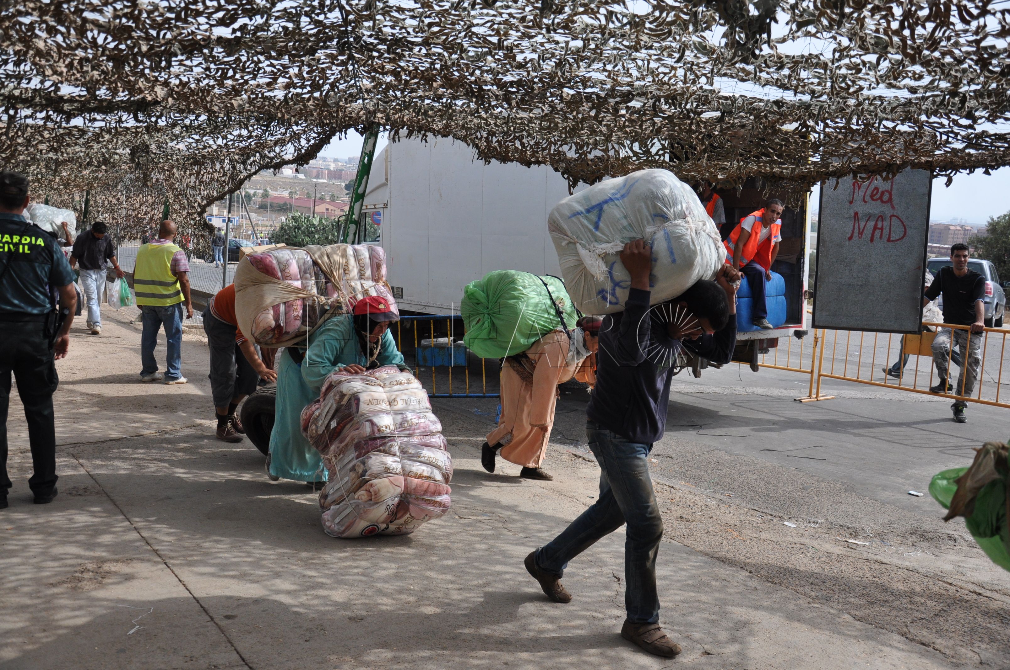Contestando a ‘J.B.’ y Tania Costa