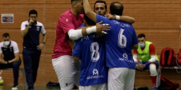 Los locales, en la celebración de uno de sus goles.