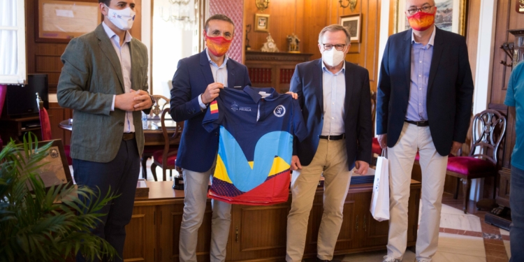 Las autoridades apoyan al triatlón