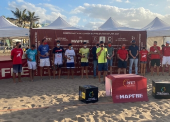 Víctor López, en la recogida de su premio en el Nacional.