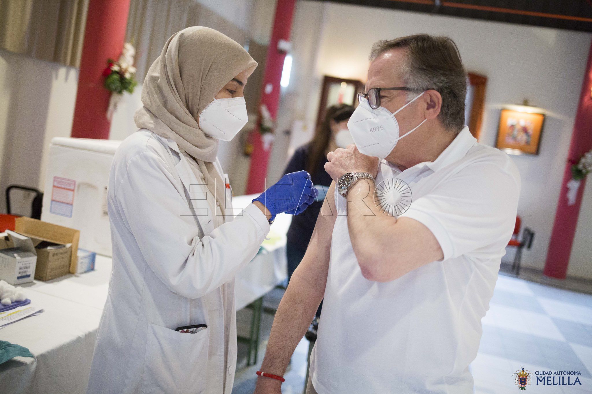 De Castro recibe la primera dosis de la vacuna de AstraZeneca