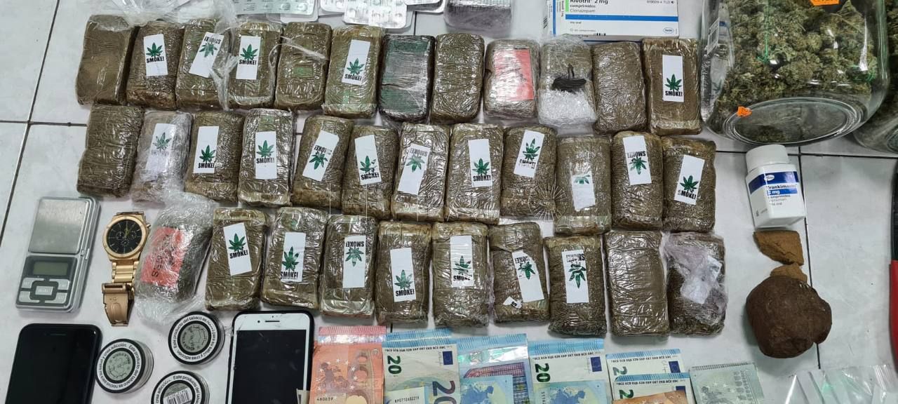 Dos detenidos en una fiesta ilegal por tenencia de estupefacientes en Minas del Rif