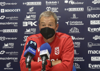 El técnico azulino, en la rueda de prensa oficial del club.