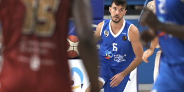 El base de la escuadra melillense, en uno de sus partidos de esta temporada.