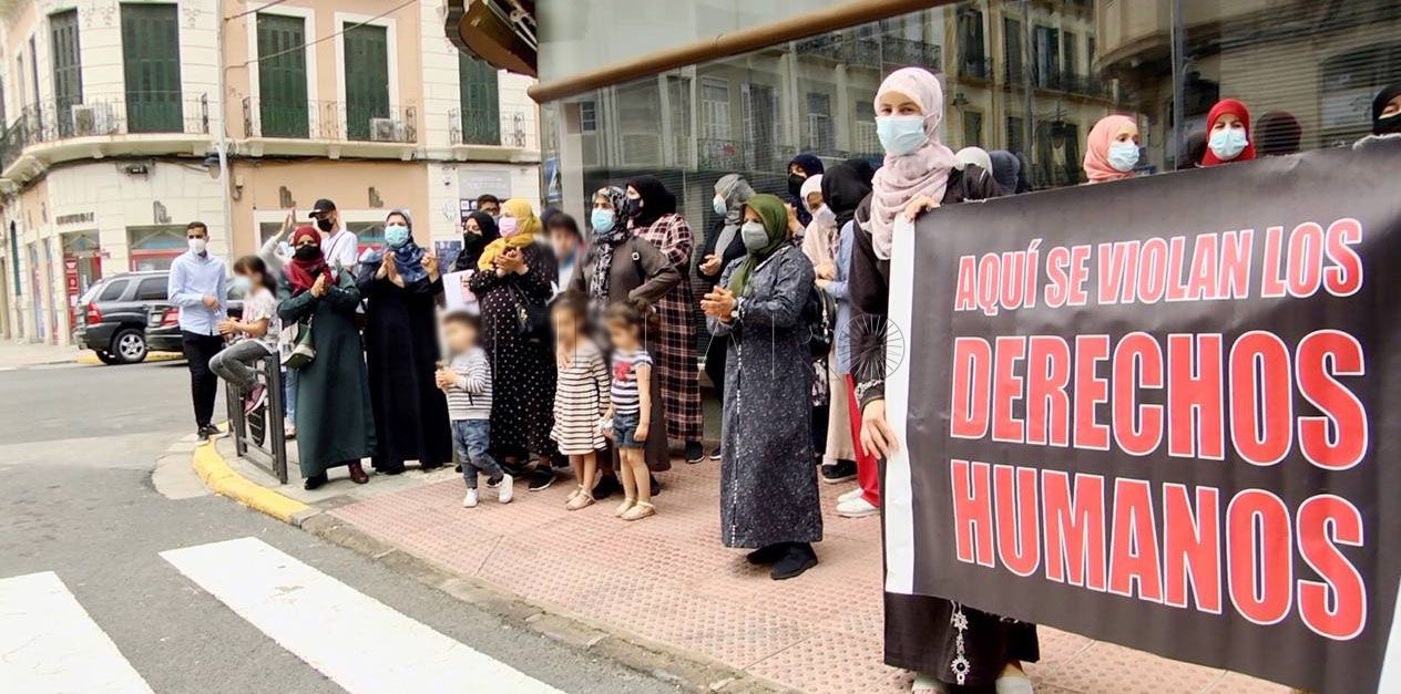 Las familias piden de nuevo la escolarización de sus hijos ante la Dirección Provincial