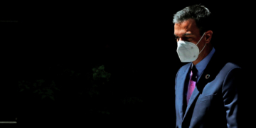 MADRID, 26/05/2021.- El presidente del Gobierno, Pedro Sánchez, a su llegada a la presentación del plan de internacionalización de la economía española, dotado con más de 4.500 millones de euros, que sitúa a Latinoamérica como región prioritaria de proyectos e inversiones y busca promover que el sector exterior sea motor de crecimiento económico y generador de empleo. un acto que ha tenido lugar este miércoles en Madrid. EFE/Javier Lizón