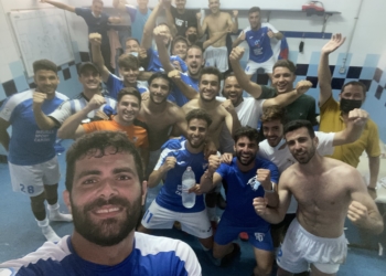 Celebración del triunfo por parte de los jugadores melillenses.