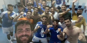Celebración del triunfo por parte de los jugadores melillenses.