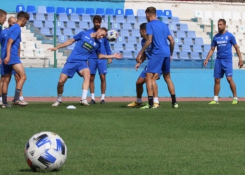 Los jugadores locales, en una sesión de entrenamiento.