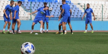 Los jugadores locales, en una sesión de entrenamiento.