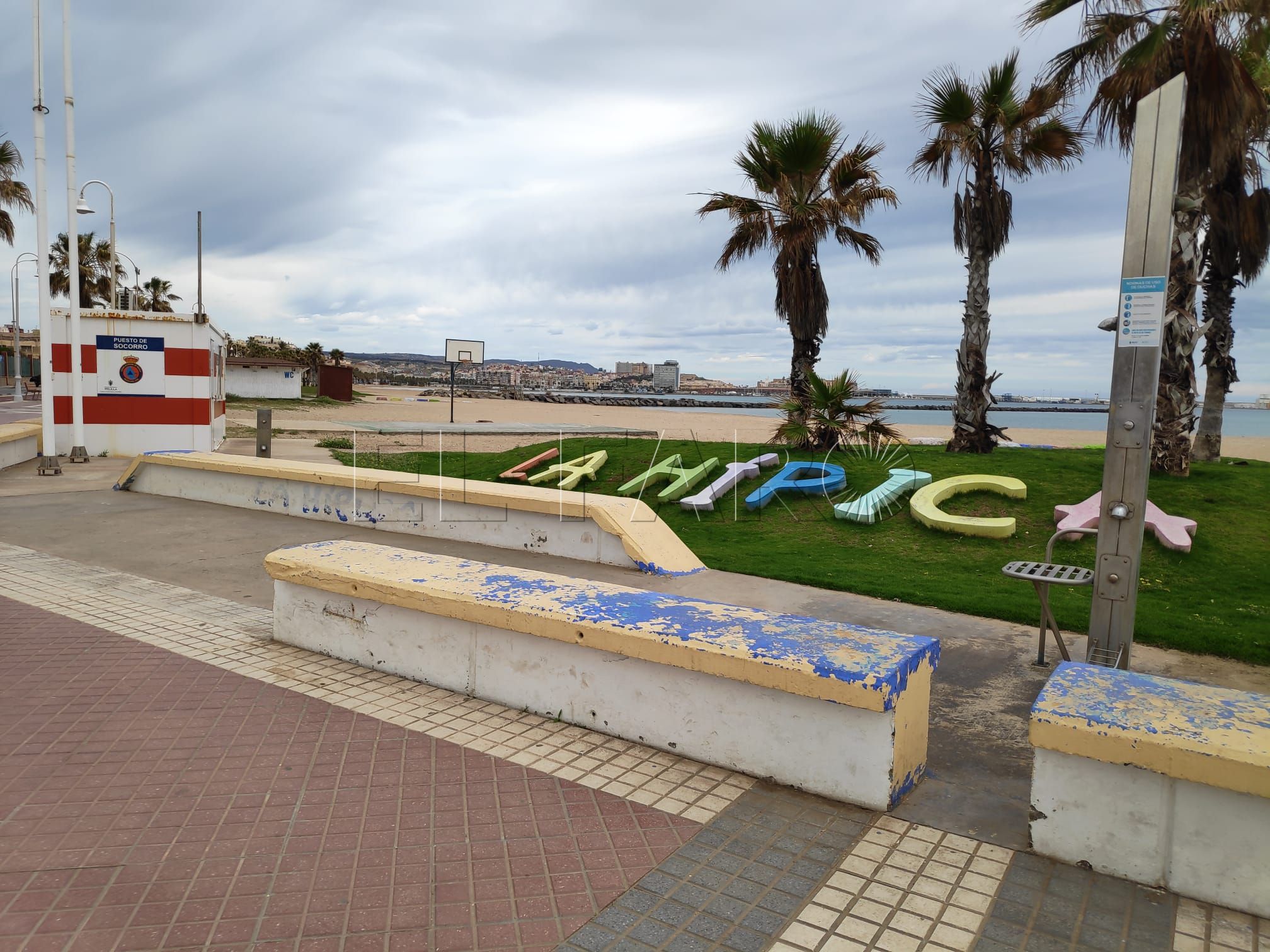 Medio Ambiente instalará las sombrillas y las redes en las playas esta semana