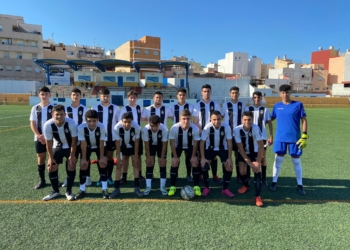 Su primer entrenador, Germán Requena declaró que “los jugadores se dejan el alma en cada partido”