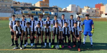 Su primer entrenador, Germán Requena declaró que “los jugadores se dejan el alma en cada partido”