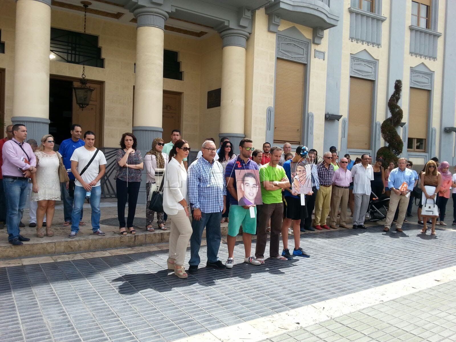 Las familias de Emin y Pisly vuelven a concentrarse en la Asamblea tras catorce meses