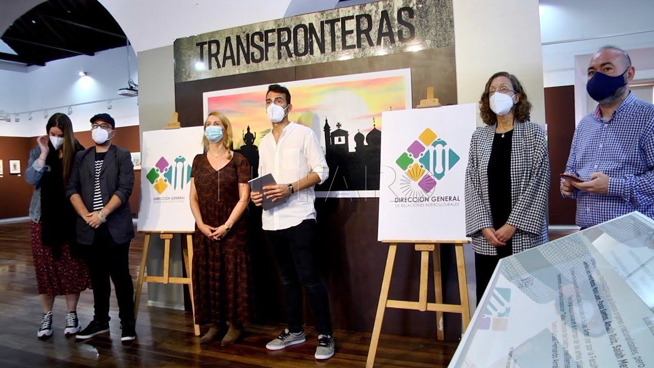 Gustavo Navarro, ganador del concurso del logo de Relaciones Interculturales