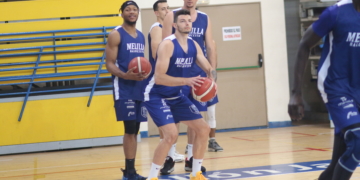 Los jugadores melillenses, en una sesión de tiro en el pabellón de nuestra ciudad.