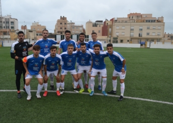 Lucas Ligio (segundo por la izquierda, agachado) defendió la pasada campaña liguera la elástica del Melilla C.D. en el Grupo IX de Tercera División.