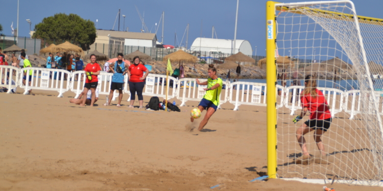 El fútbol playa lleva buen ritmo