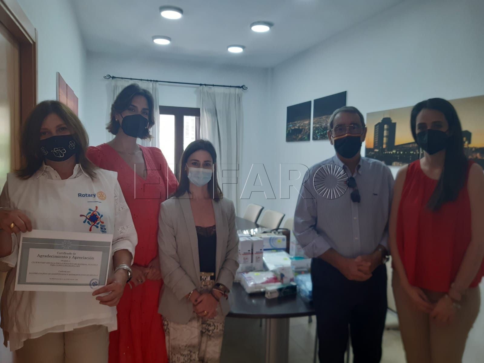 La clínica dental del CETI recibe material donado por el Club Rotary
