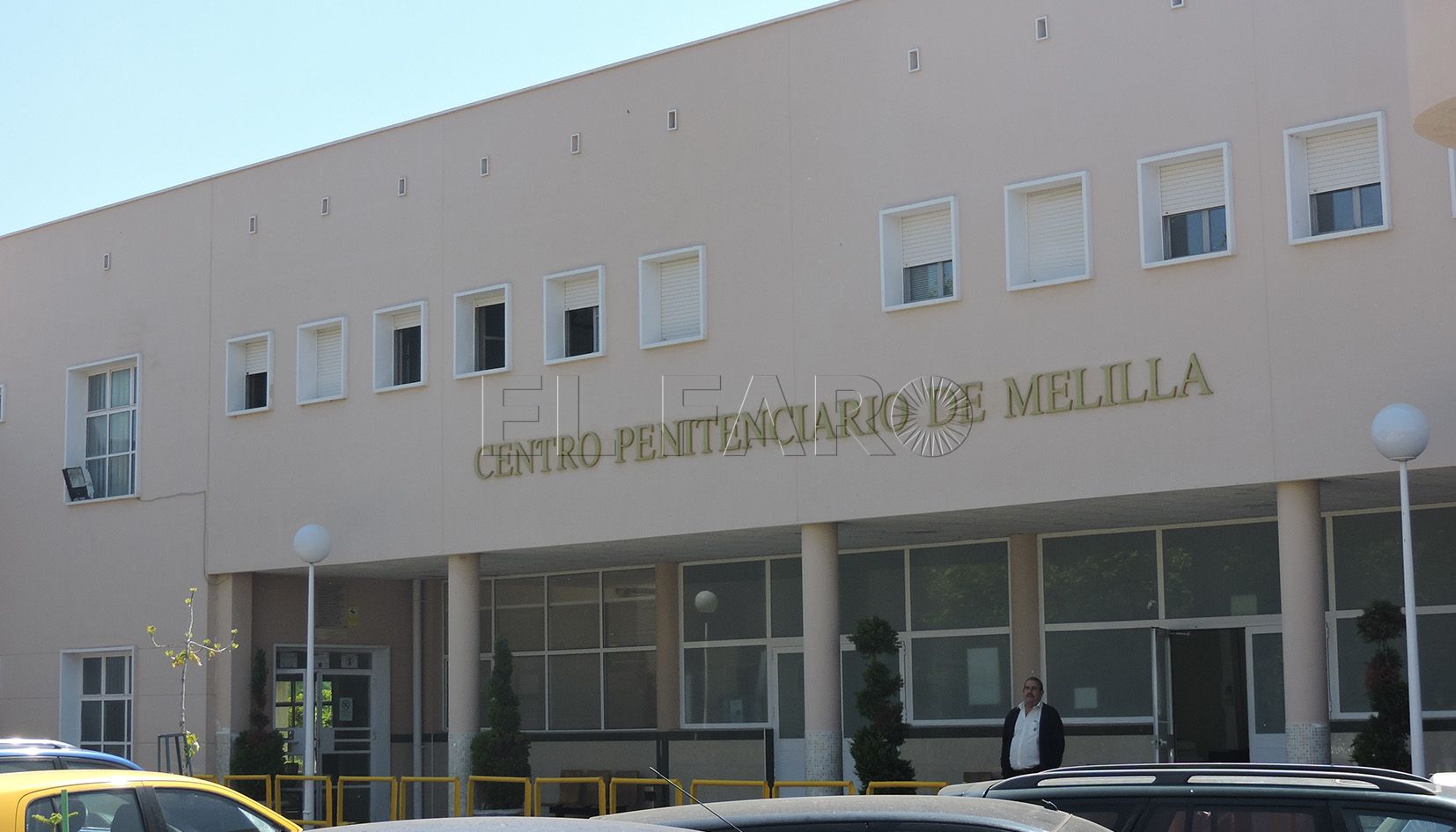 Un preso intenta estrangular a un funcionario y amenaza a la plantilla con cortarles el cuello