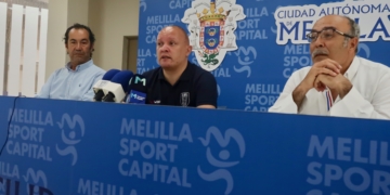 Imagen de la puesta de largo del nuevo entrenador de la escuadra de nuestra ciudad.