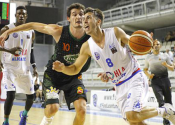 El base gallego en acción durante uno de los muchos encuentros que tiene a sus espaldas en la LEB Oro.