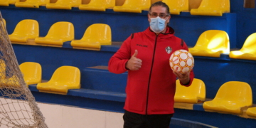 Hussein continuará haciéndose cargo del material del equipo filial.