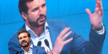 GRAF1233. SANTIAGO DE COMPOSTELO, 17/07/2021.- El líder del Partido Popular, Pablo Casado, durante su intervención en el clausura del 17 congreso del PP de Galicia que se ha celebrado esta mañana en Santiago de Compostela. EFE/ Xoán Rey