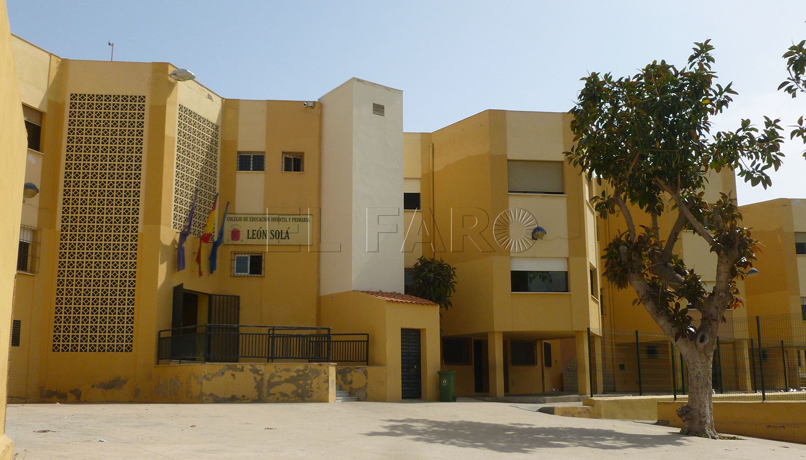 Melilla reforma el entorno del colegio León Solá para hacerlo más accesible