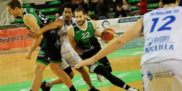 Niko Rakočevic en uno de los encuentros en que se ha enfrentado al Decano en la LEB Oro.