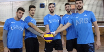 Nacho Luengas (2º dcha.) junto a cuatro de los compañeros con los que se proclamó Campeón del Mundo sub-23 y Campeón de los Juegos Sudamericanos 2018.