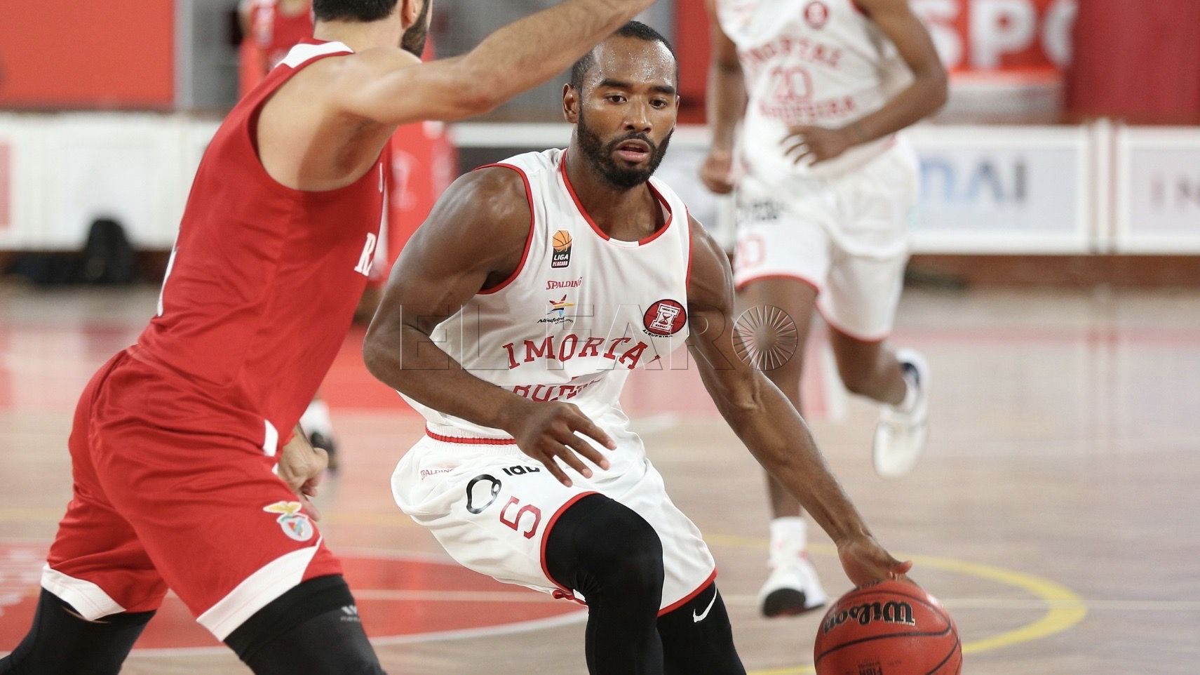 DJ Fenner no jugará en el Decano