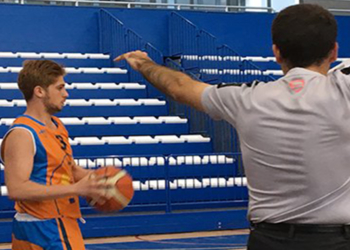 El jugador melillense no disfrutó de muchos minutos el pasado curso pero es todo un referente en el equipo colegial.