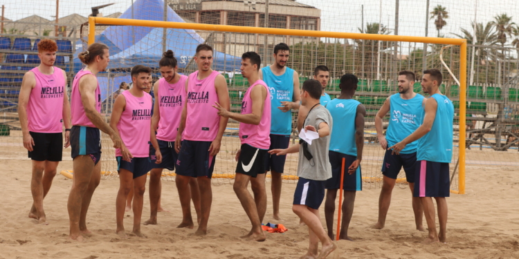 Doble sesión de trabajo: en la playa y sobre el parqué