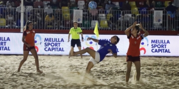 Natalia prepara la chilena en el partido disputado por el CD Higicontrol frente al CD FP Huelva y que finalizó 9-2.