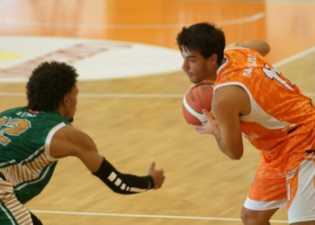 El jugador sevillano ha jugado las dos últimas campañas en el Club Baloncesto Morón, disputando la última temporada un total de veinticinco encuentros.