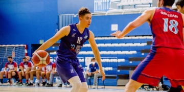 Sergio Curbelo en acción, durante el Campeonato de España Junior disputado el pasado mes de junio y en el que alero canterano rindió a un gran nivel.