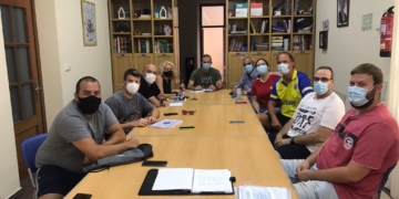 Foto de los cuerpos técnicos y directiva.