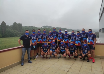 Componentes de la amplia expedición de la Federación Melillense de Ciclismo que se desplazó este fin de semana a tierras gallegas.